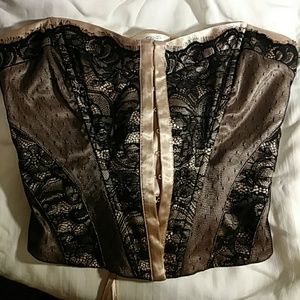 CLOSET CLEANOUT   Gorgeous corset cami